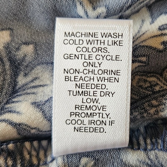 CATO Woman Size XL Tunic Blouse NWOT Liquid Knit Paisley Print Roll Tab Sleeve - Picture 6 of 8